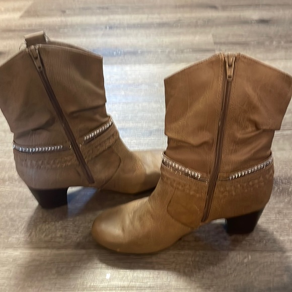 Size 4 women's heeled boots - Picture 2 of 5